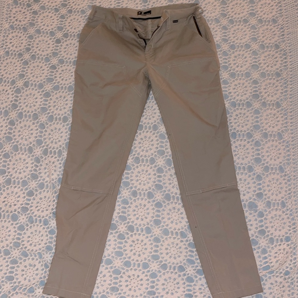 Hurley Car Skinny B01 Pant size 7. Color Tan